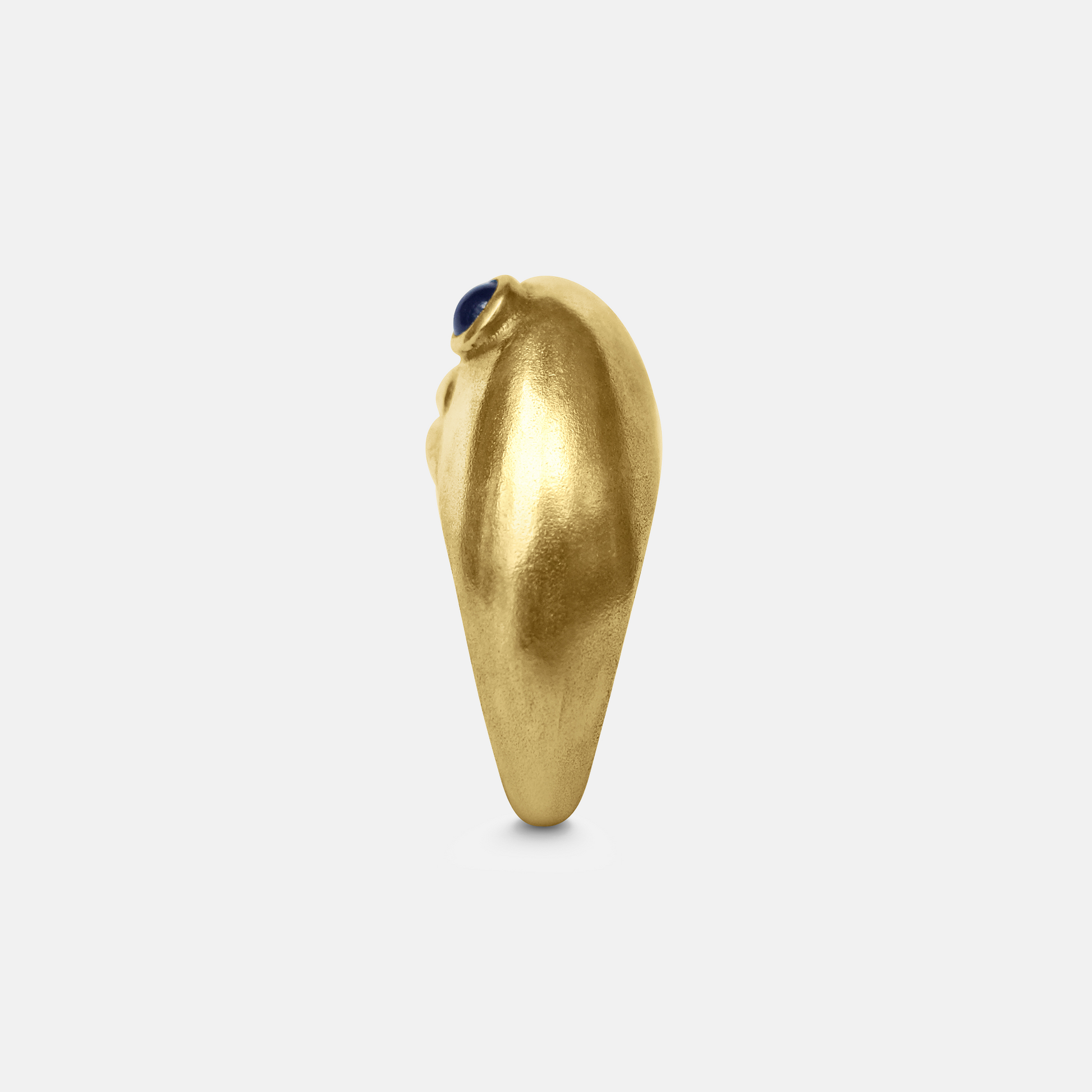 Side view of Baby’s Got Blue Eyes Ring in 18k gold with sapphires by Charlotte Le Hardy
